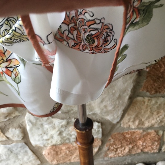 5⭐️Fave! White Lotus Romper - Picture 7 of 8